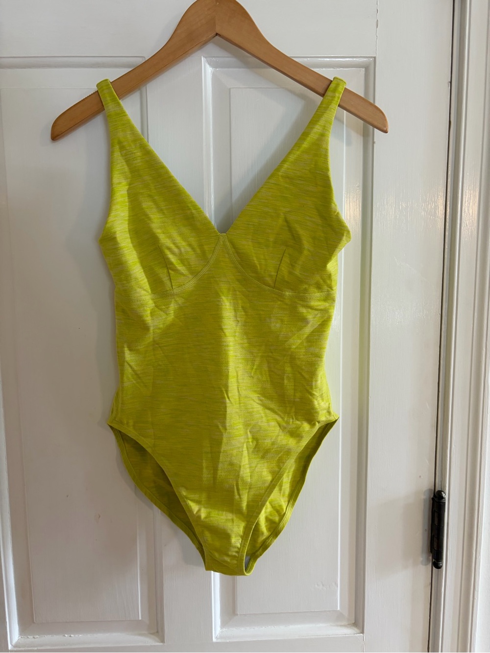 Outdoor Voices Medium Freeform Lime Green V-Neck One-Piece Bodysuit Leotard
